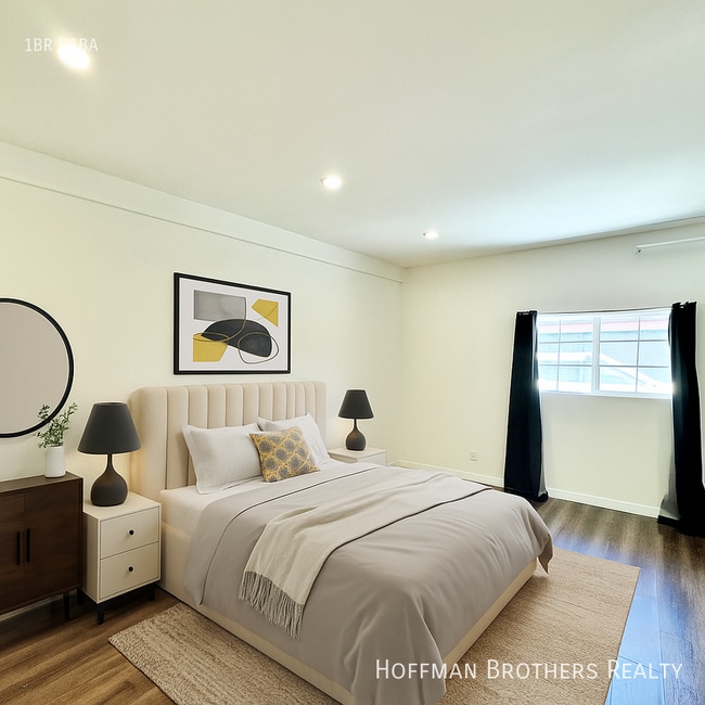 1023 Larch St in Inglewood, CA - Building Photo - Building Photo