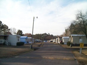 Mills Mobile Home Park in Myrtle Beach, SC - Foto de edificio - Building Photo