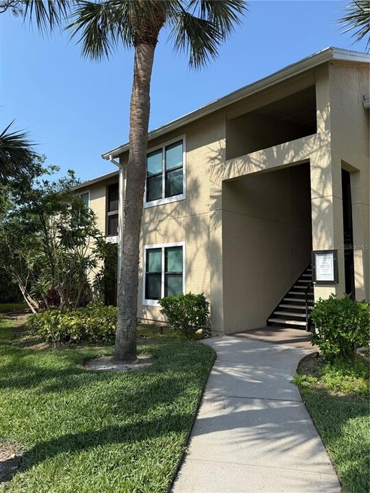 4045 Crockers Lake Blvd in Sarasota, FL - Building Photo