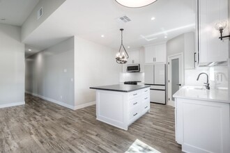 532 Elm Ave in Imperial Beach, CA - Foto de edificio - Building Photo