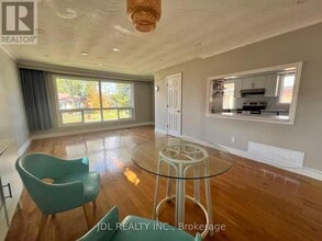 15 Summerglade Dr in Toronto, ON - Building Photo - Building Photo