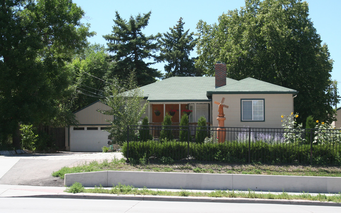 1855 S Federal Blvd in Denver, CO - Foto de edificio