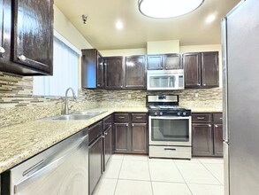 14542 Burbank Blvd in Los Angeles, CA - Building Photo - Building Photo