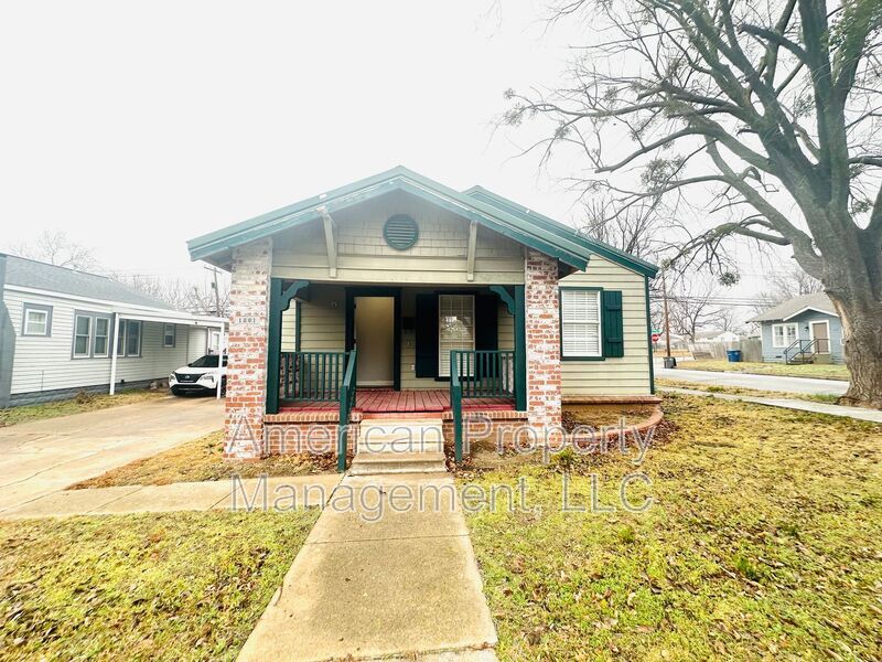 1801 W Easton Ct in Tulsa, OK - Building Photo