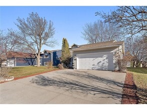 13753 Glenhurst Ave in Savage, MN - Building Photo - Building Photo