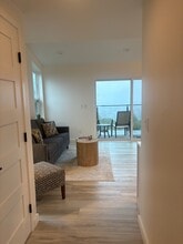 1195 Wikiup Dr in Santa Rosa, CA - Foto de edificio - Building Photo