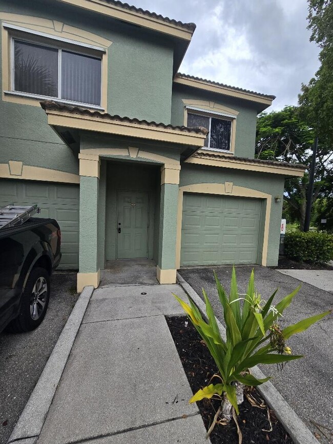 property at 280 Crestwood Cir