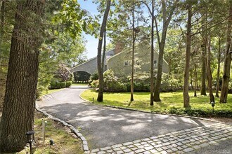 25 Deerwood Path in Sag Harbor, NY - Building Photo - Building Photo
