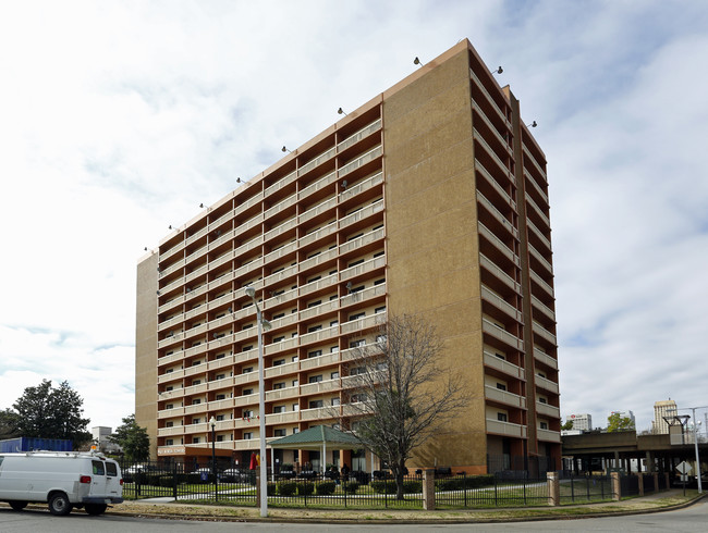 Paul Borda Towers in Memphis, TN - Building Photo - Building Photo