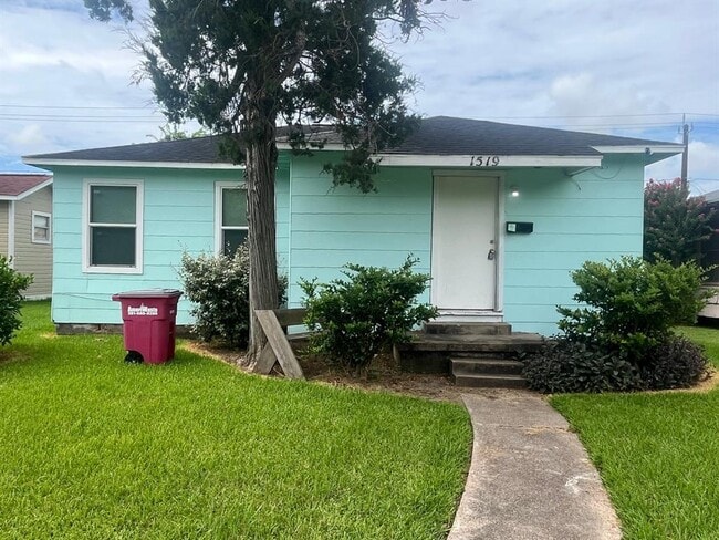 property at 1519 W 8th St
