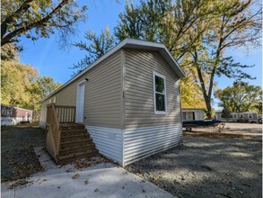 122 Terri Ln in Mankato, MN - Building Photo - Building Photo