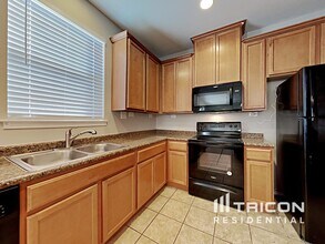 7363 Azalea Square in San Antonio, TX - Building Photo - Building Photo