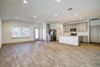 8051 Black Forest Ln in Arcola, TX - Foto de edificio - Building Photo