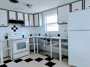 8283 Pelican Rd in Englewood, FL - Foto de edificio - Building Photo