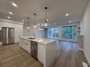2735-2735 Shannon Lake Rd in West Kelowna, BC - Building Photo - Building Photo
