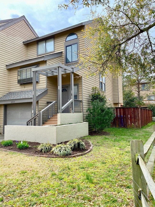 property at 2315 Kingbird Ln