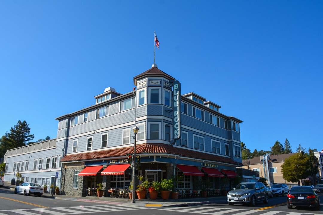 Blue Rock and Larkwood Apartments in Larkspur, CA - Foto de edificio