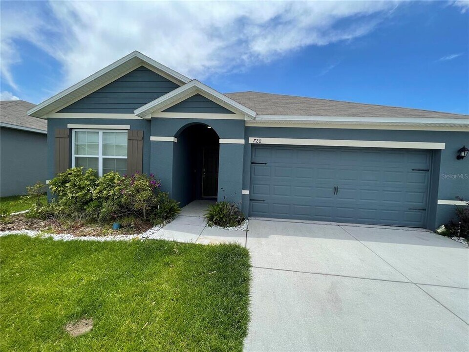 720 Kindred Ln in Auburndale, FL - Building Photo