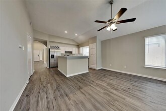 8635 Spring Green Dr in Houston, TX - Building Photo - Building Photo
