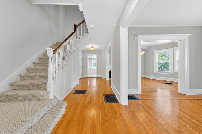 94 Midland Ave, Unit 1 in Montclair, NJ - Building Photo - Building Photo