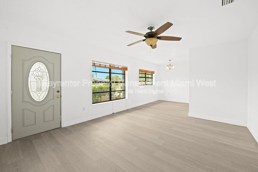 20111 Eagle Nest Rd in Cutler Bay, FL - Building Photo