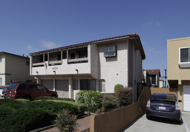 4370 Idaho St in San Diego, CA - Foto de edificio - Building Photo