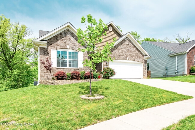 1041 Autumn Crest Ln in Louisville, KY - Building Photo - Building Photo