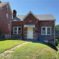 1818 Plainview Ave in Pittsburgh, PA - Building Photo