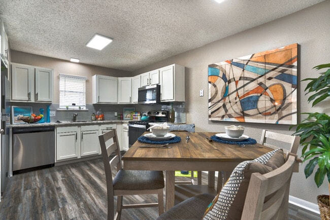 The Palm on SPID in Corpus Christi, TX - Building Photo - Building Photo