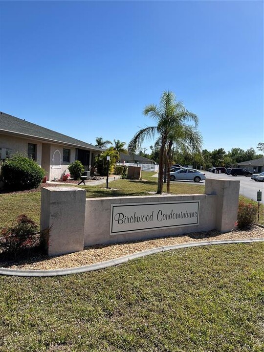 24540 Harbor View Rd in Port Charlotte, FL - Building Photo