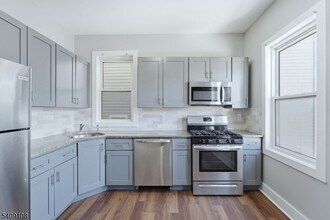 913 S 18th St in Newark, NJ - Building Photo - Building Photo