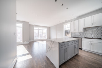 556 W 18th St in Chicago, IL - Building Photo - Building Photo