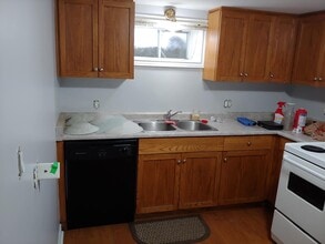 347 Queenston St in St Catharines, ON - Building Photo - Building Photo