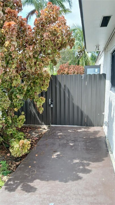 29XX SW 114th Ave in Miami, FL - Building Photo