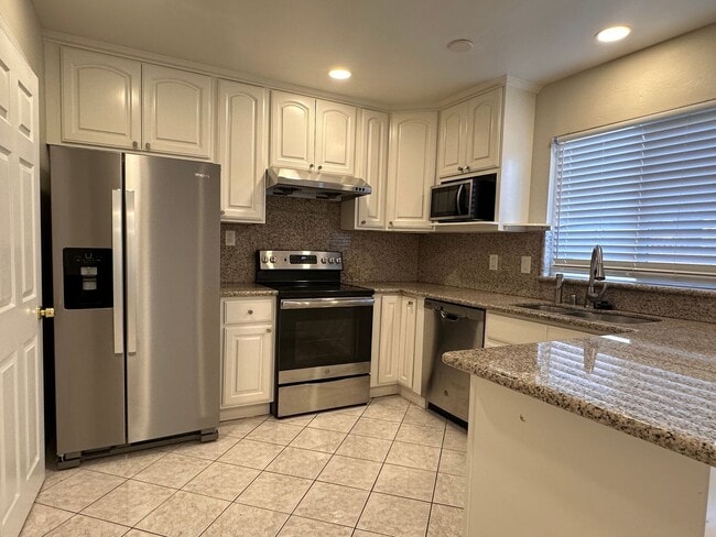27755 Del Norte Ct in Hayward, CA - Building Photo - Building Photo