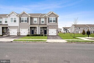 39 Nelsons Wy in Mount Holly, NJ - Building Photo - Building Photo