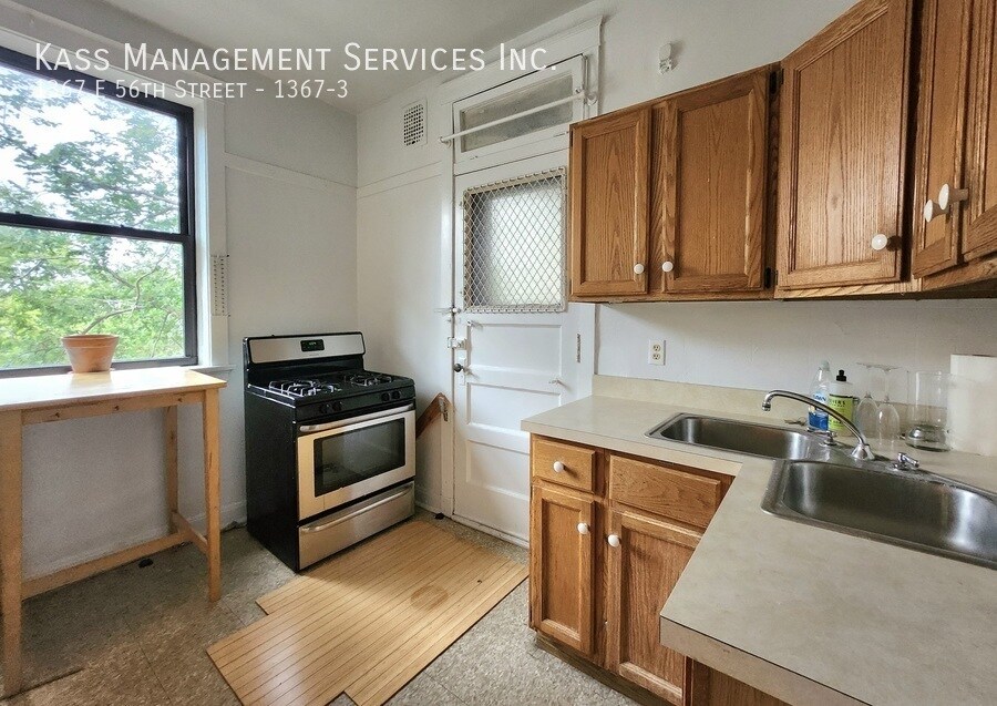 1367 E 56th St in Chicago, IL - Building Photo