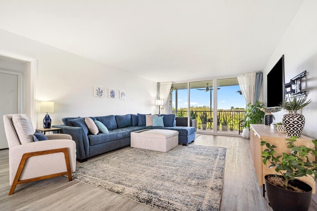 property at 3900 Oaks Clubhouse Dr