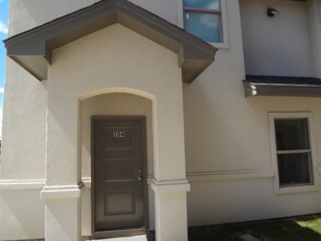 7209 Rocio Dr-Unit -204 in Laredo, TX - Building Photo - Building Photo