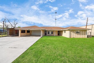 4402 Ludwig Ln in Stafford, TX - Building Photo - Building Photo