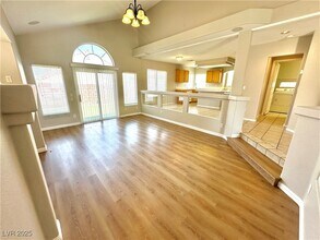 7612 Glorietta Bay Ct in Las Vegas, NV - Building Photo - Building Photo