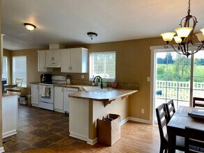 13680 S Mueller Rd in Oregon City, OR - Building Photo - Building Photo