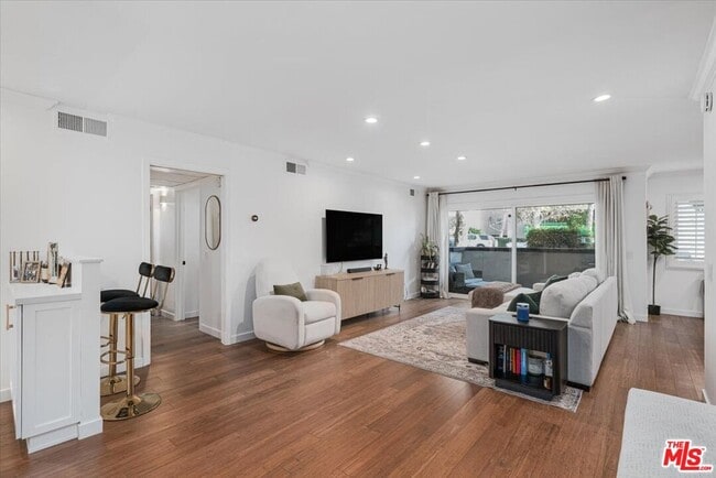 property at 1121 N Olive Dr