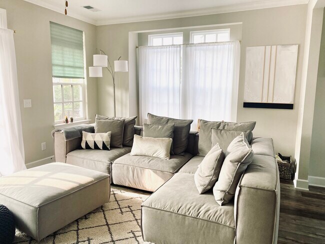 property at 2000C Oak Trail Dr