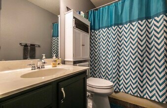 420 Clarke Dr in Dubuque, IA - Building Photo - Building Photo