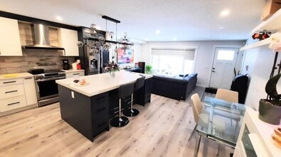 2019-2045 45 St SE in Calgary, AB - Building Photo - Building Photo