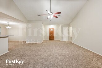 5510 Stone Creek Dr in La Porte, TX - Foto de edificio - Building Photo