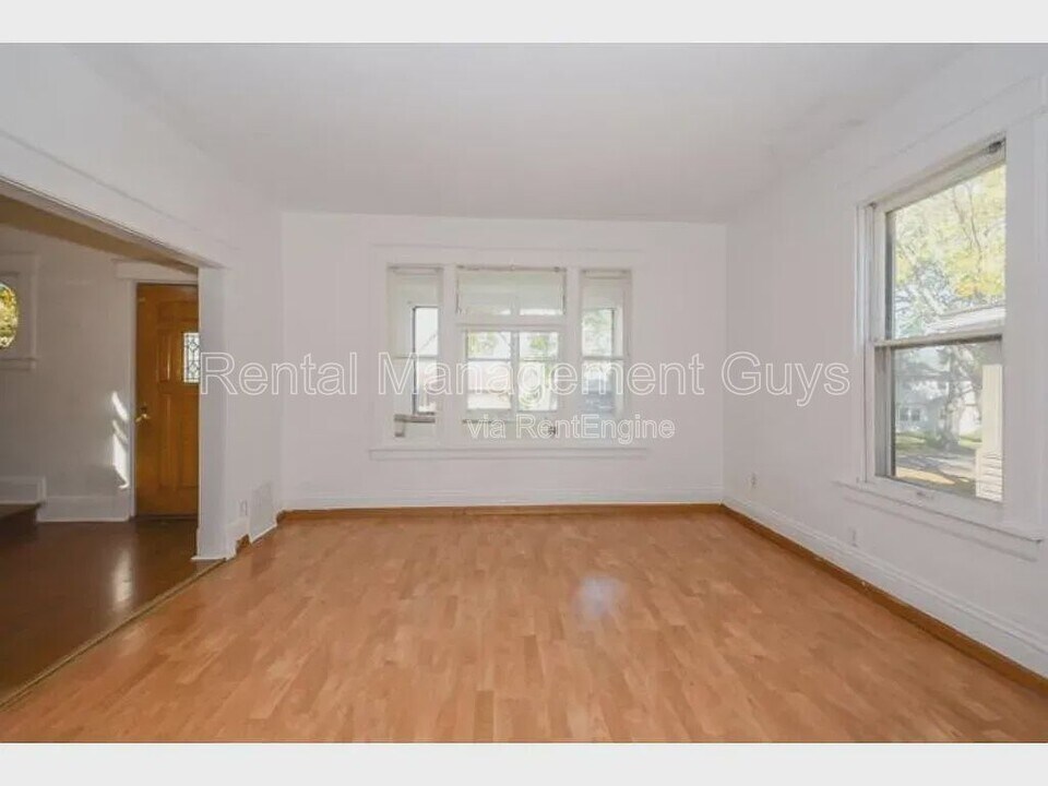 650 Central Ave W in St. Paul, MN - Building Photo