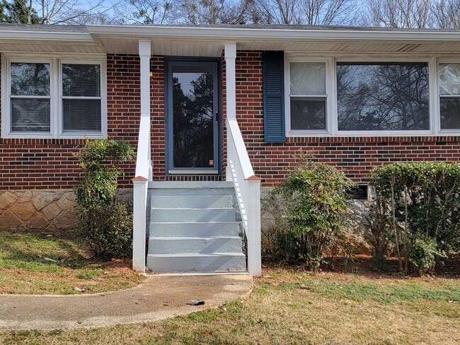 1379 Nalley Cir in Decatur, GA - Building Photo - Building Photo