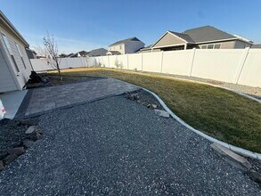 303 Emerald Ave in Grandview, WA - Building Photo - Building Photo